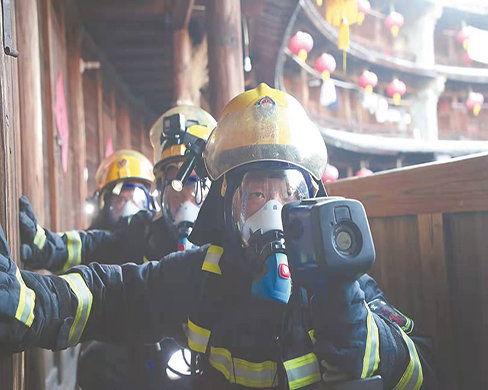 O trifuorometano é um agente de limpeza usado para extinguir incêndios.